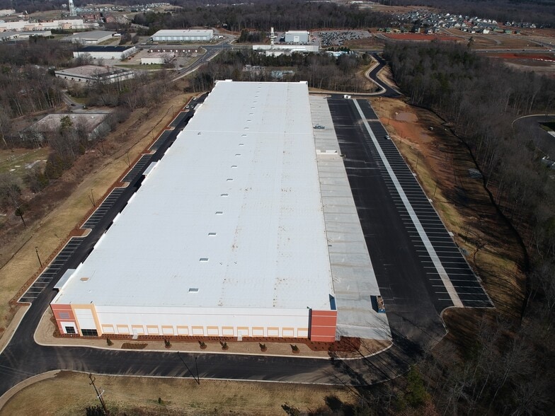 More Photos Of 577 Cel-River Rd, Rock Hill Warehouse For Lease