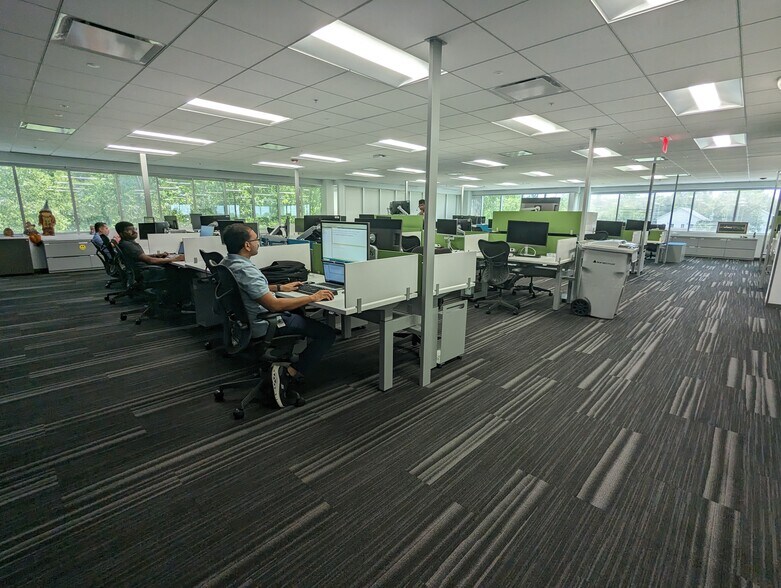 More Photos Of 370 Woodcliff Dr, Fairport Office For Lease