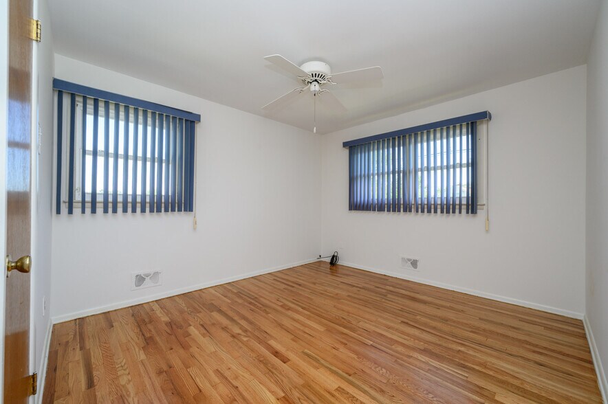 More Photos Of 373 Ford Ave, Fords Medical For Sale