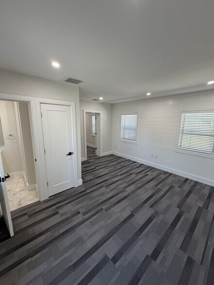 More Photos Of 6200 S Tamiami Trl, Sarasota Office For Lease