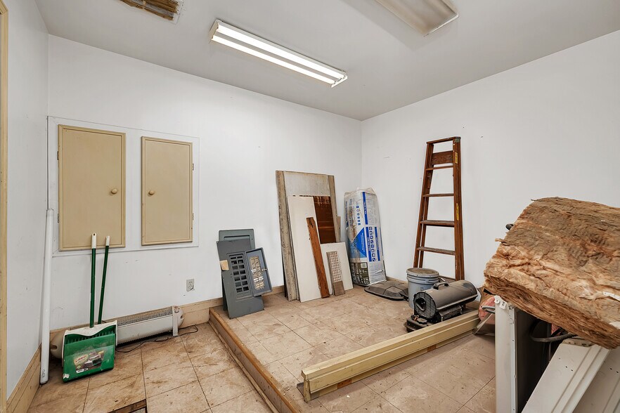 More Photos Of 516-518 Depot St, Mazon Storefront Retail Residential For Sale