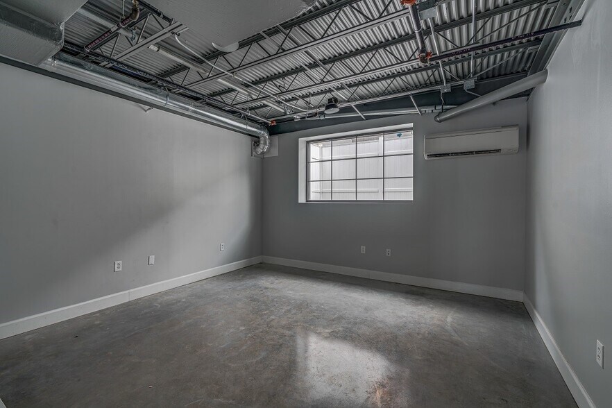 More Photos Of 440 Royellou Ln, Mount Dora Office For Lease