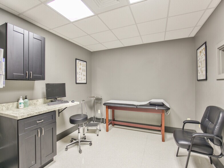 More Photos Of 1981 Capital Cir NE, Tallahassee Medical For Lease