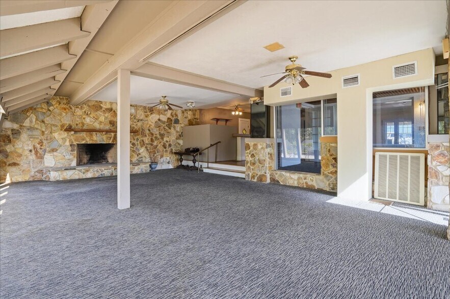 More Photos Of 337 8th Ave W, Palmetto Restaurant For Sale
