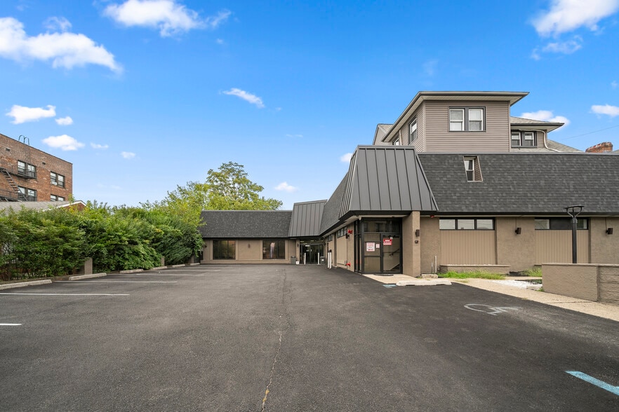 More Photos Of 35 Pangborn Pl, Hackensack Medical For Lease