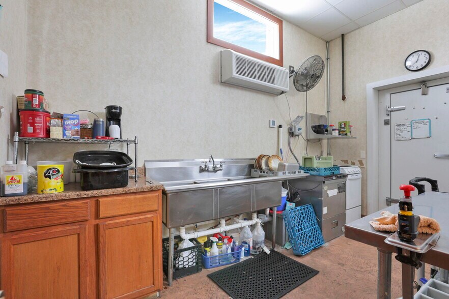 More Photos Of 509 S Wooster Ave, Strasburg Hotel For Sale