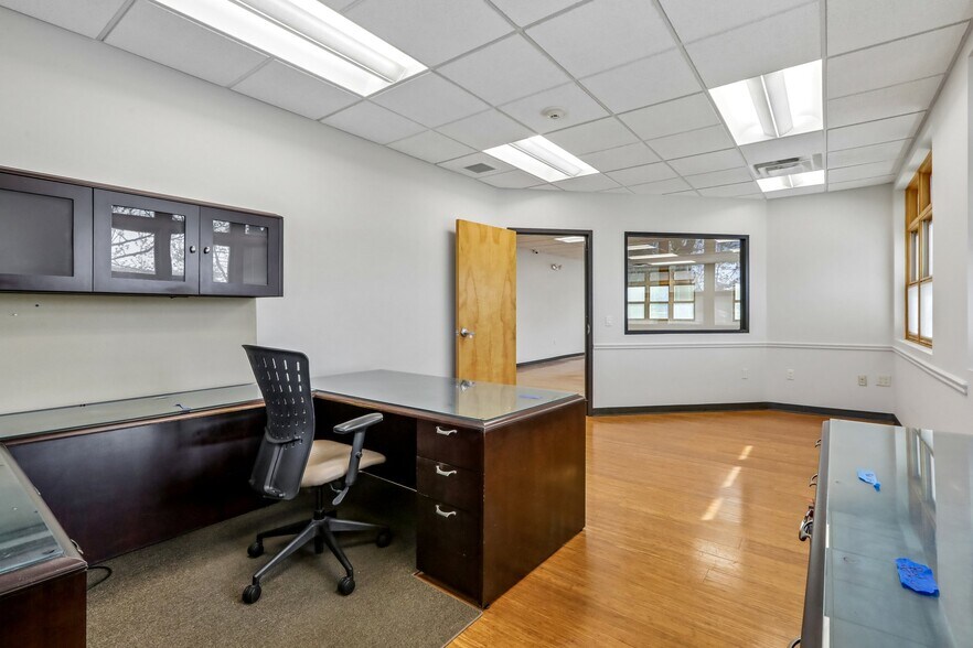 More Photos Of 92 Union Ave, Cresskill Office For Sale