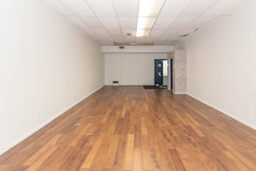 More Photos Of 5900 York Rd, Baltimore Storefront Retail Office For Sale