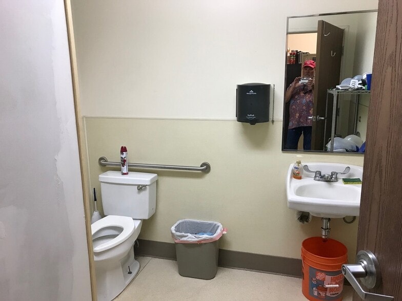 More Photos Of 2000 Cabot Pl, Oxnard Warehouse For Sale