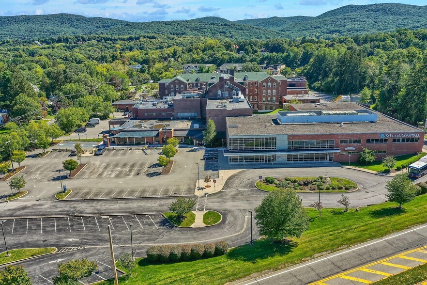 More Photos Of 21 Laurel Ave, Cornwall Medical For Lease