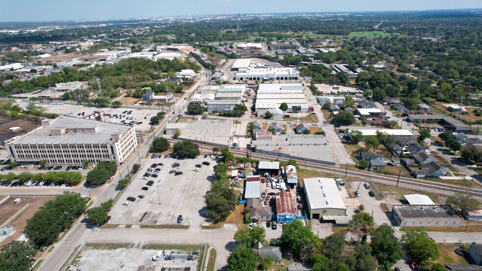 More Photos Of 1303 Lansing St, Houston Service For Sale