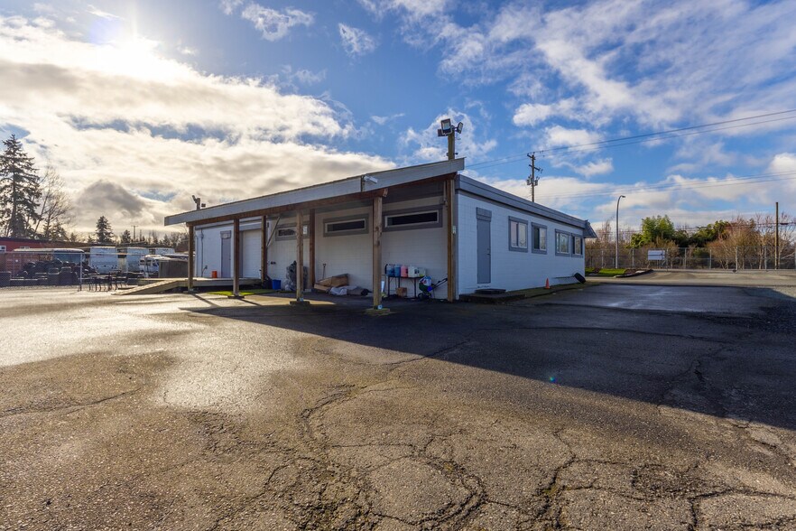 More Photos Of 22867 Fraser Hwy, Langley General Retail For Lease