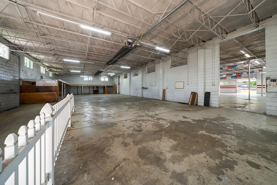 More Photos Of 4450 S Pine Ave, Ocala Warehouse For Sale