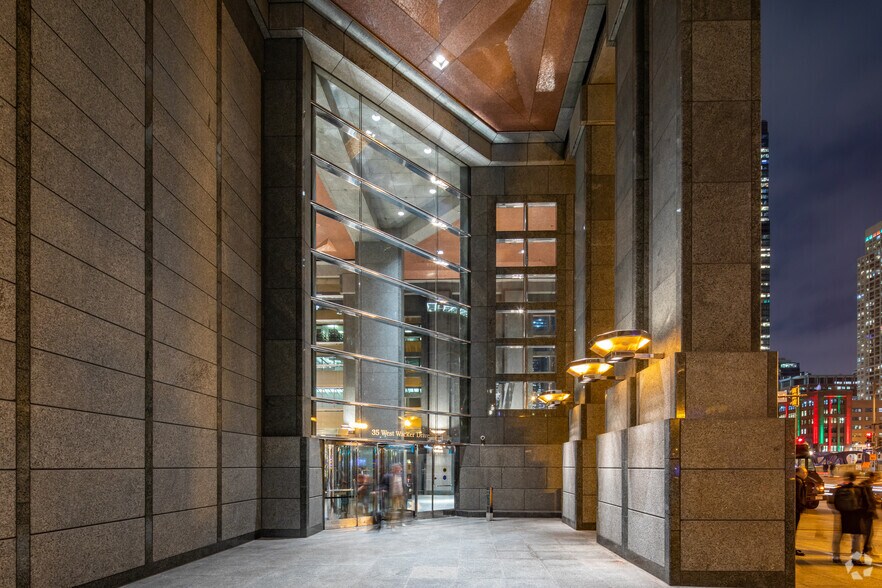 More Photos Of 35 W Wacker Dr, Chicago Office For Lease