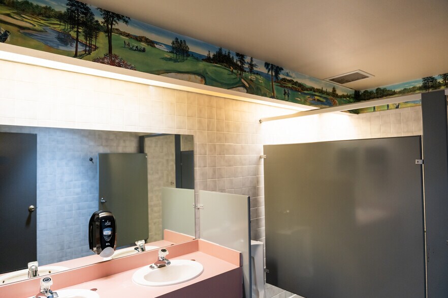 More Photos Of 407 N Cedar Ridge Dr, Duncanville Office Residential For Lease