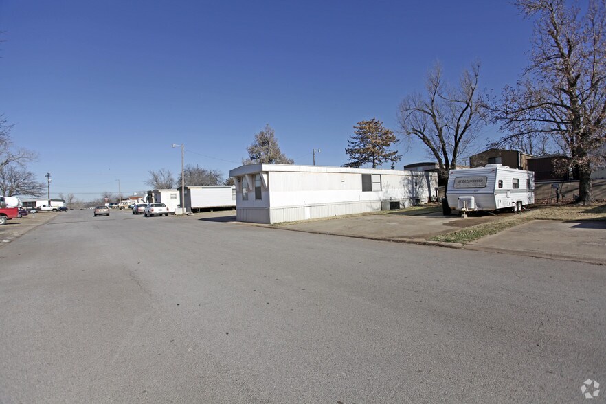 More Photos Of 56 Eastbrook Ter, Del City Manufactured Housing Mobile Home Park For Sale
