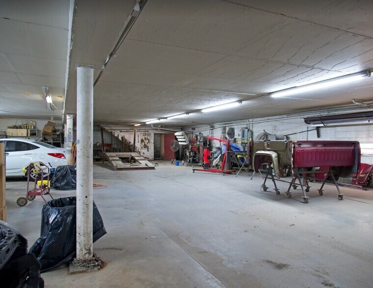 More Photos Of 808 Main Ave, Nitro Auto Repair For Sale