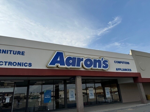 More Photos Of 6000 Mahoning Ave, Youngstown Unknown For Lease