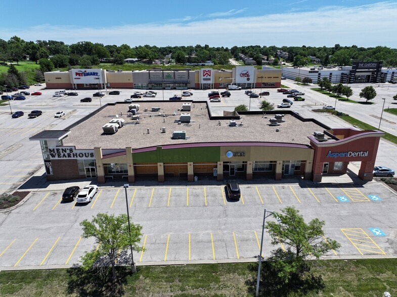 More Photos Of 3205-3225 Oak View Dr, Omaha General Retail For Lease