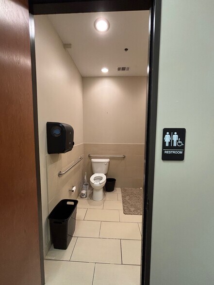 More Photos Of 7709 San Jacinto Pl, Plano Office For Sale