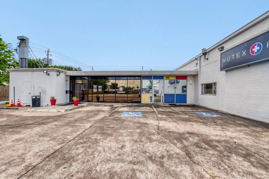 More Photos Of 6030 S Rice Ave, Houston Flex For Lease