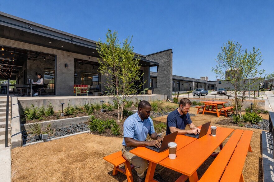 More Photos Of 119-127 Manufacturing St, Dallas Unknown For Lease