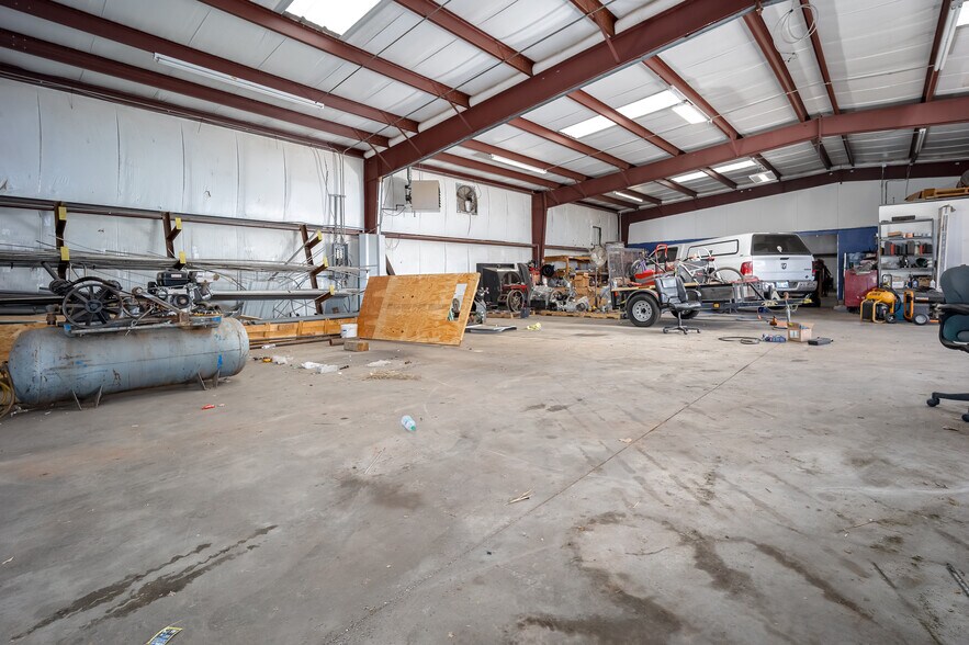 More Photos Of 319-323 NW 59th St, Oklahoma City Manufacturing For Sale