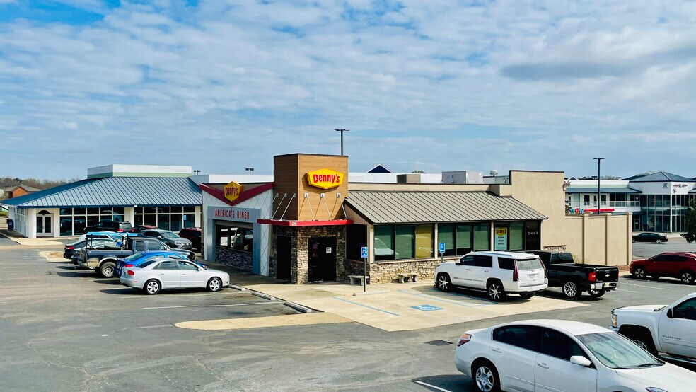 More Photos Of 900 E County Line Rd, Ridgeland Unknown For Lease
