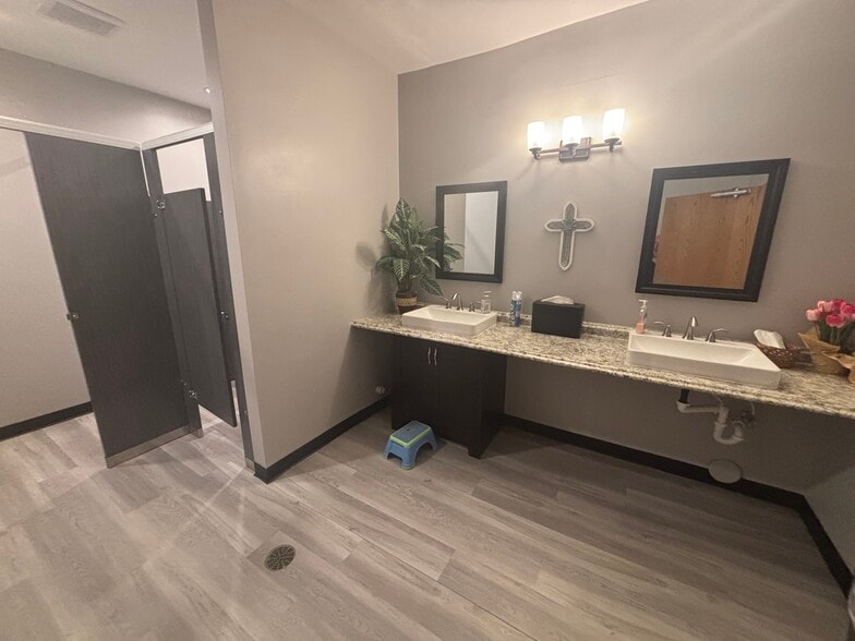 More Photos Of 961 E Maple St, Holly Religious Facility For Sale