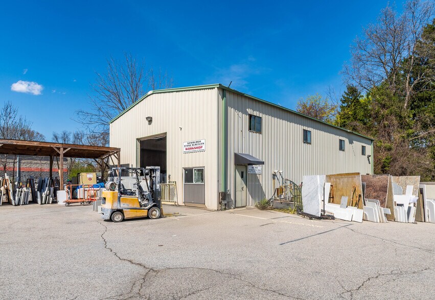 More Photos Of 1402 Route 300, Newburgh Showroom For Sale