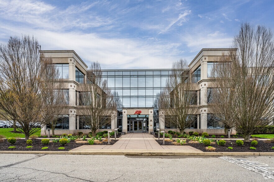 More Photos Of 1000 GSK Dr, Coraopolis Medical For Lease