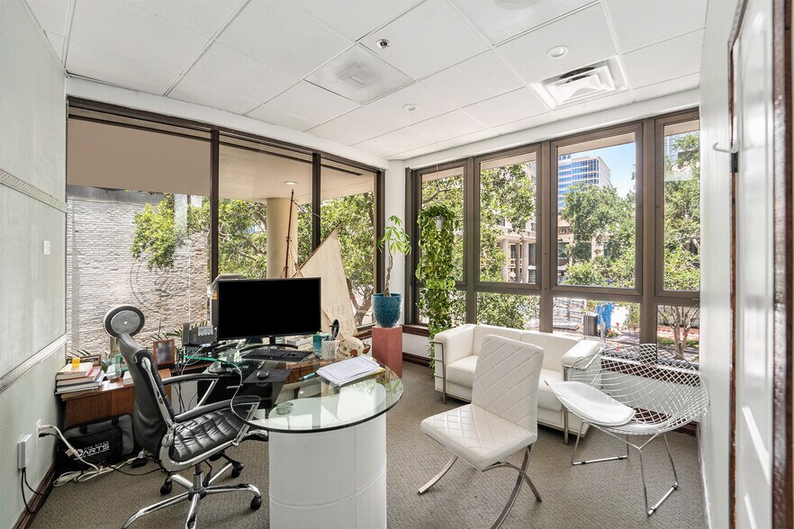 More Photos Of 240 1st Ave S, Saint Petersburg Loft Creative Space For Sale