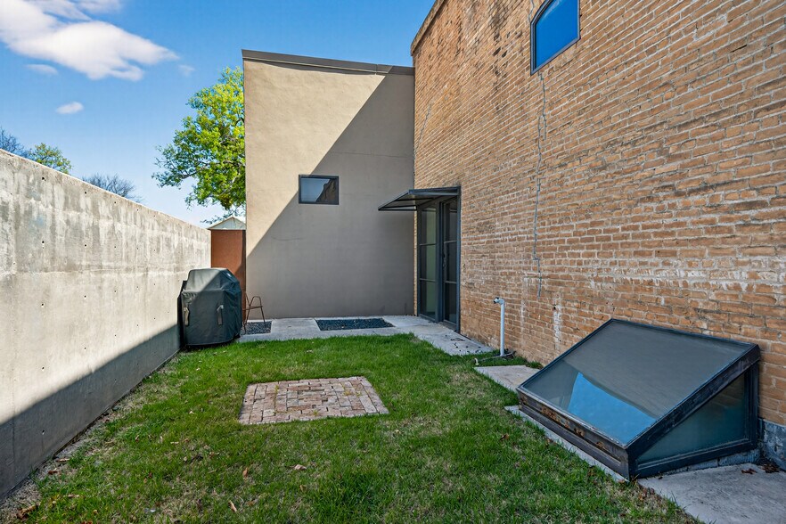 More Photos Of 612 High St, Comfort Storefront Retail Residential For Lease