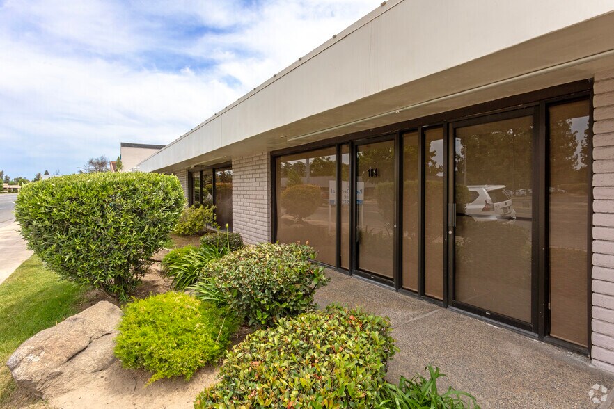 More Photos Of 1665 W Shaw Ave, Fresno Medical For Lease