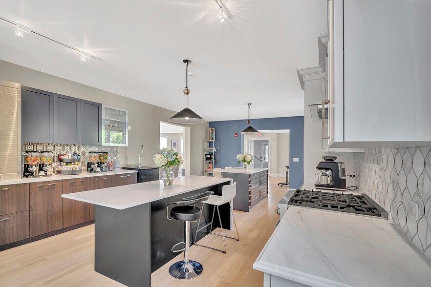 More Photos Of 131 Main St, White House Station Office Residential For Sale