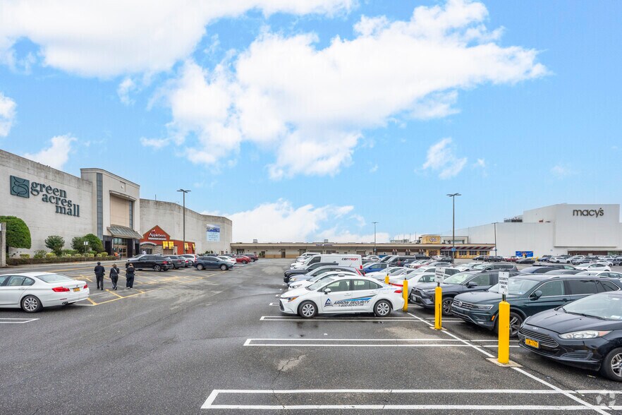 More Photos Of 1098-2034 Green Acres Mall, Valley Stream Storefront For Lease