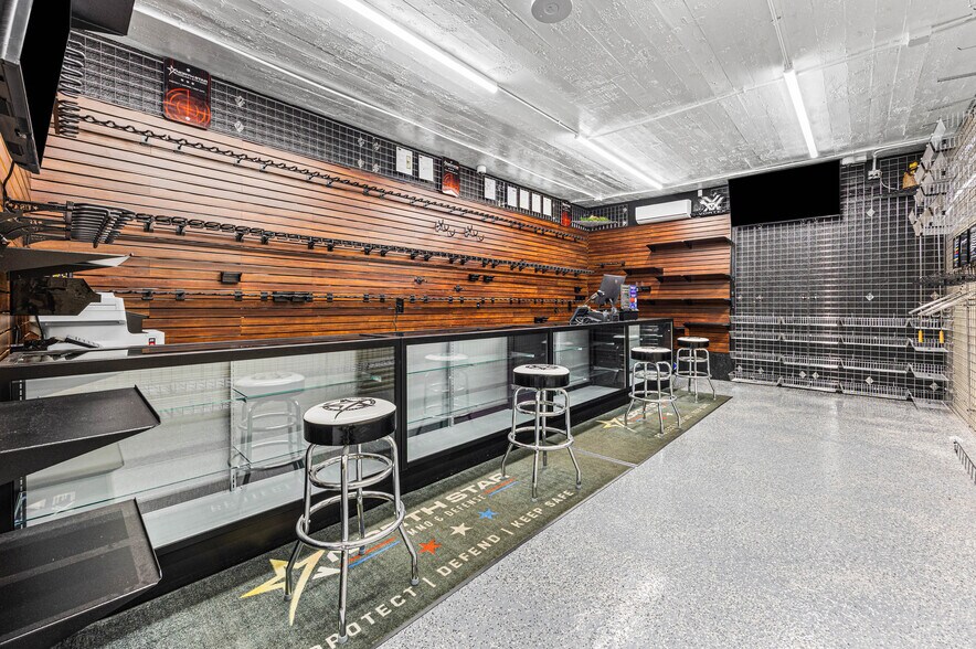 More Photos Of 227 West Ave, Albion Town Orleans Flex For Lease