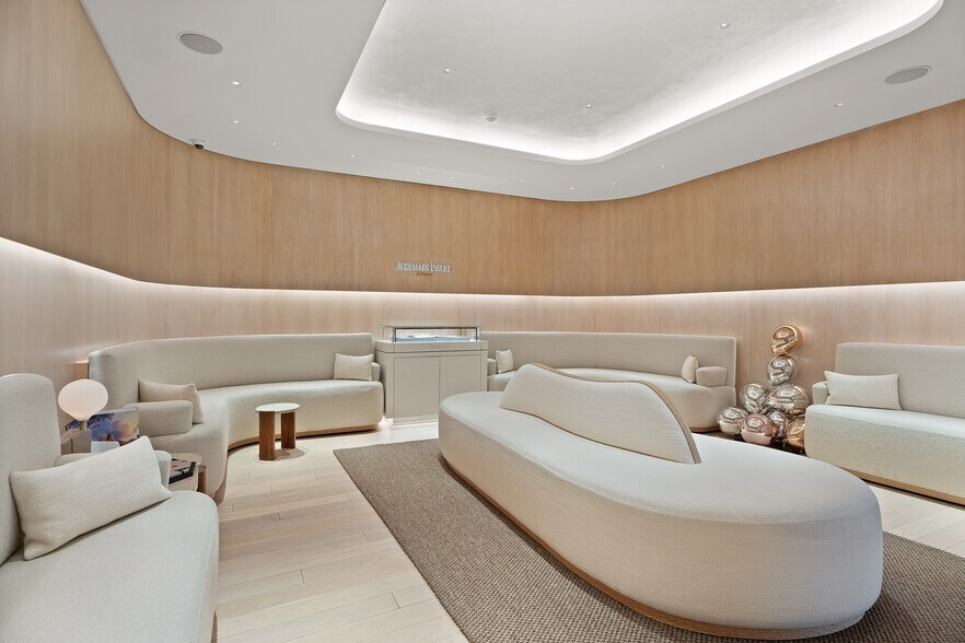 More Photos Of 20 Main St, East Hampton Storefront Retail Office For Lease