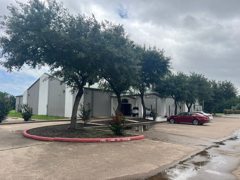 More Photos Of 12204 Sharpview Dr, Houston Religious Facility For Lease
