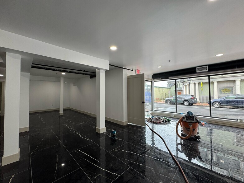 More Photos Of 2 Charles St, Methuen Freestanding For Lease