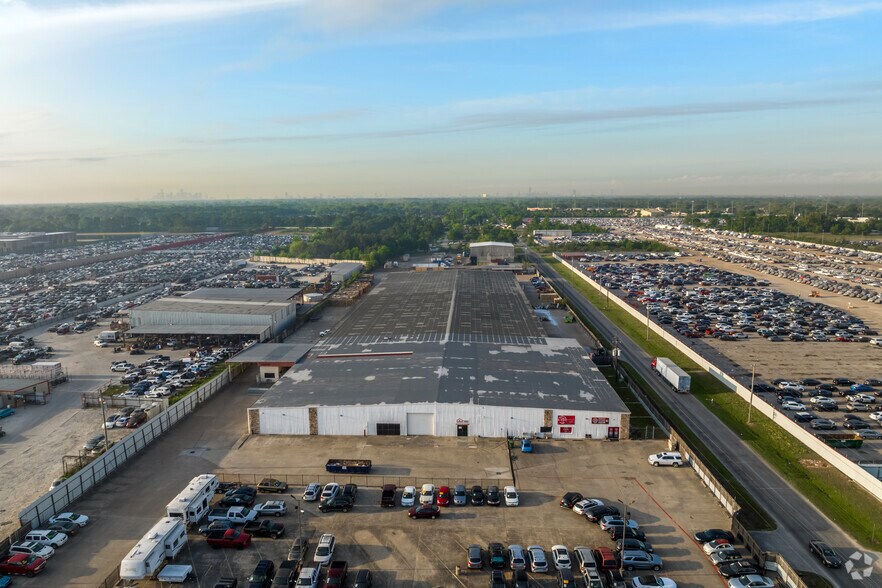 More Photos Of 2511 W Mt Houston Rd, Houston Warehouse For Lease