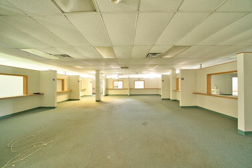 More Photos Of 3620 Biddle Ave, Wyandotte Medical For Sale