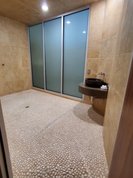 More Photos Of 4747 Pioneers Blvd, Lincoln Office For Lease