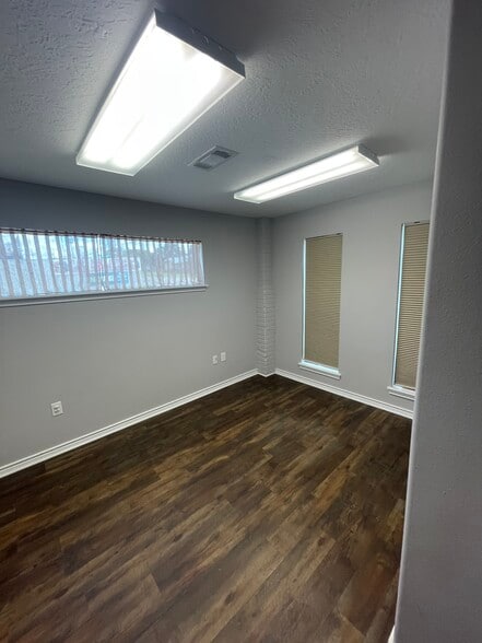 More Photos Of 913 N Washington Ave, Livingston Office For Sale