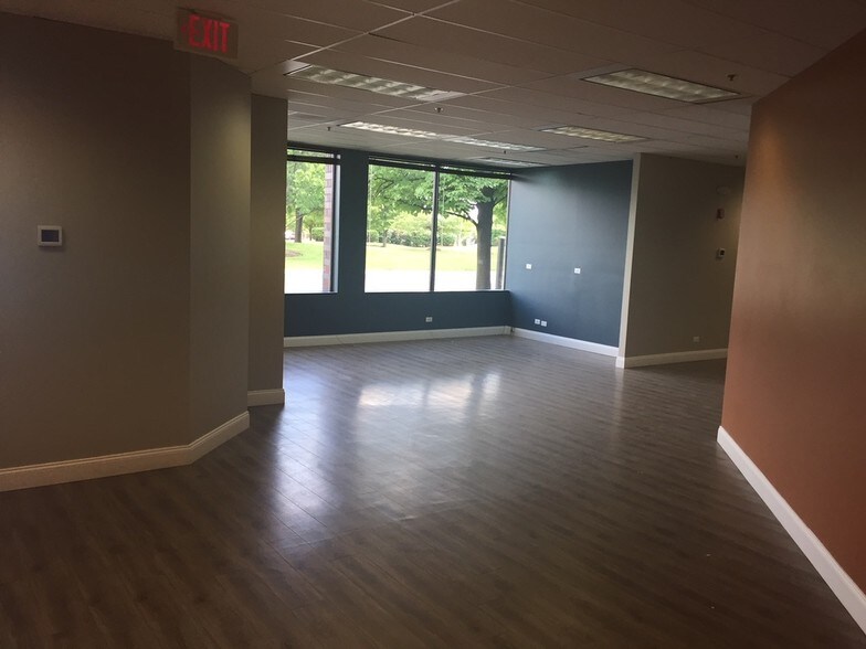 More Photos Of 3100 W Higgins Rd, Hoffman Estates Medical For Lease