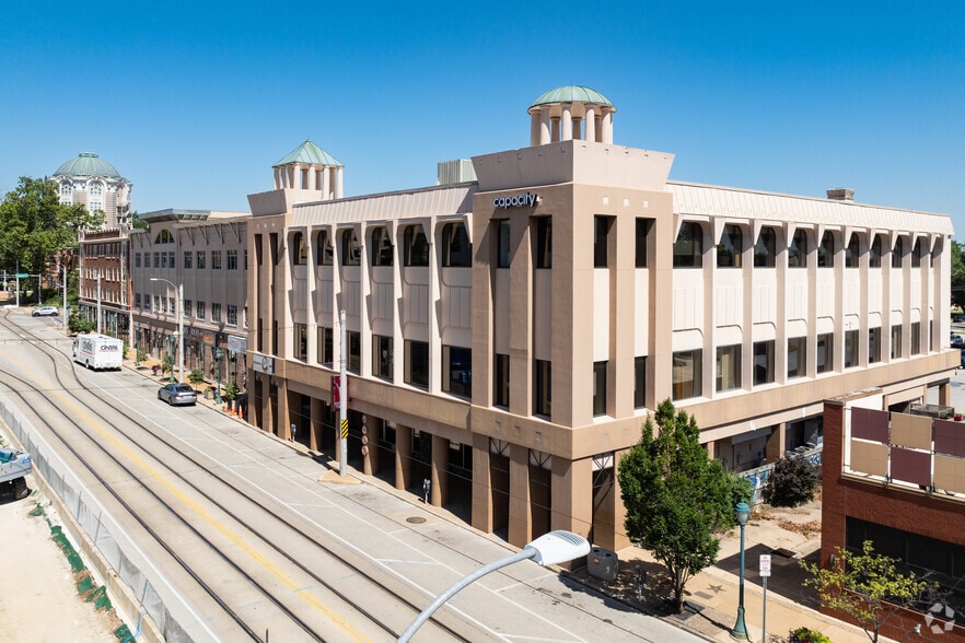 More Photos Of 6677-6683 Delmar Blvd, University City Unknown For Lease