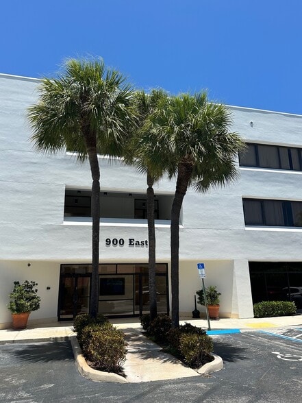 More Photos Of 900 E Indiantown Rd, Jupiter Office For Lease