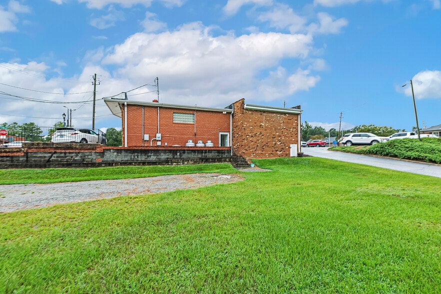 More Photos Of 202 N Main St, Fuquay Varina Freestanding For Sale