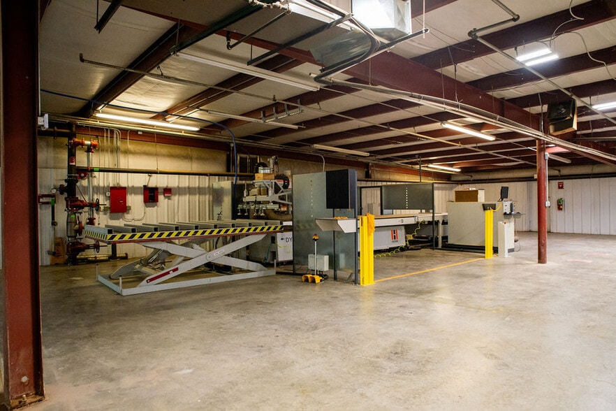 More Photos Of 1630 N Eldon Ave, Springfield Unknown For Lease