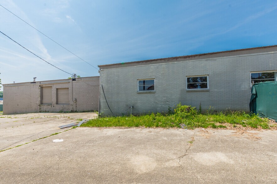 More Photos Of 8456 Newman St, Douglasville Light Manufacturing For Lease